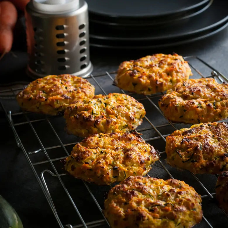 Fresh carrot, zucchini and halloumi burgers