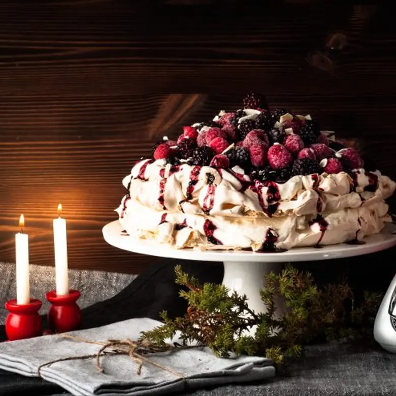 Double Pavlova with mascarpone cream and berries