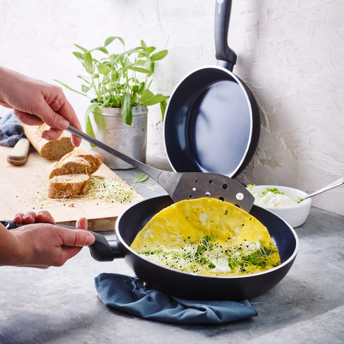 GreenPan Torino Black Open Frypan 24/30cm