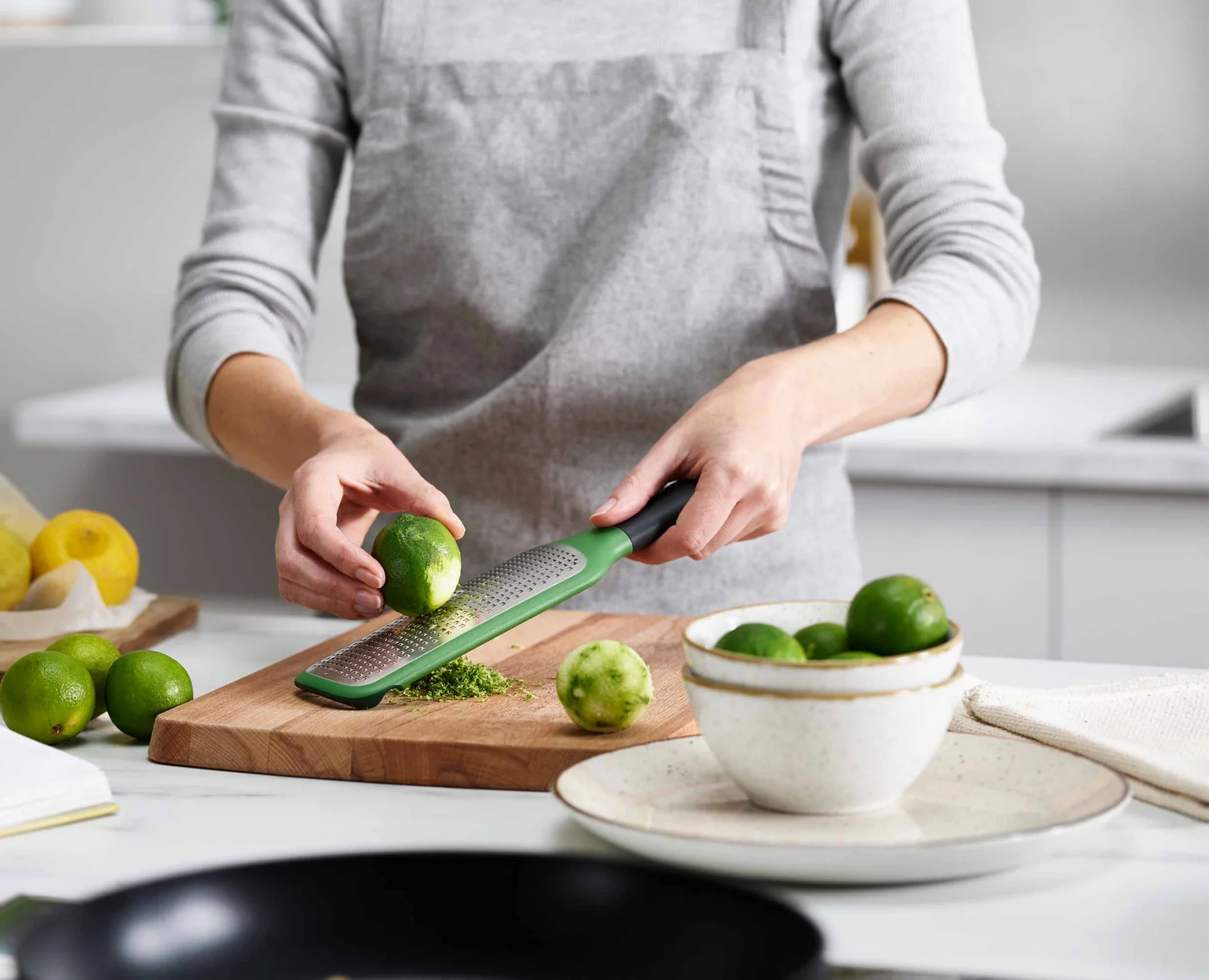 Joseph Joseph Gripgrate Paddle Grater with Bowl Grip Fine (Green)