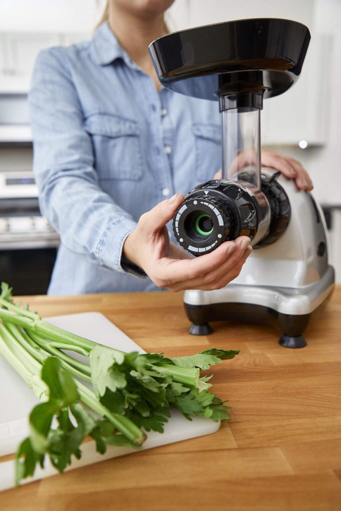 Omega MM900HDS Cold Pressed Celery Juicer - Chrome