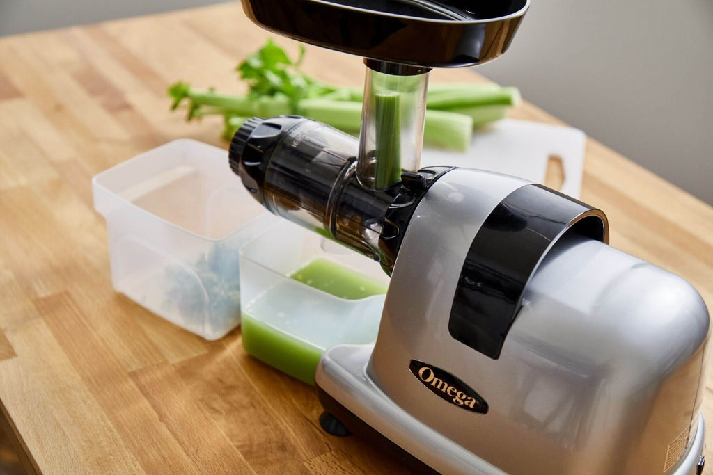 Omega MM900HDS Cold Pressed Celery Juicer - Chrome